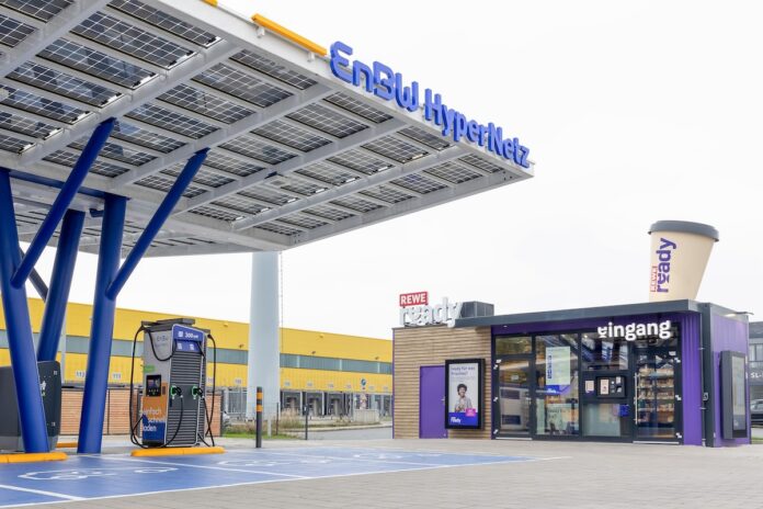 EnBW-Schnellladepark am Kamener Kreuz Lekkerland Smart Store am Schnellladepark Kamener Kreuz. (Quelle: Lekkerland / Manfred Daams)